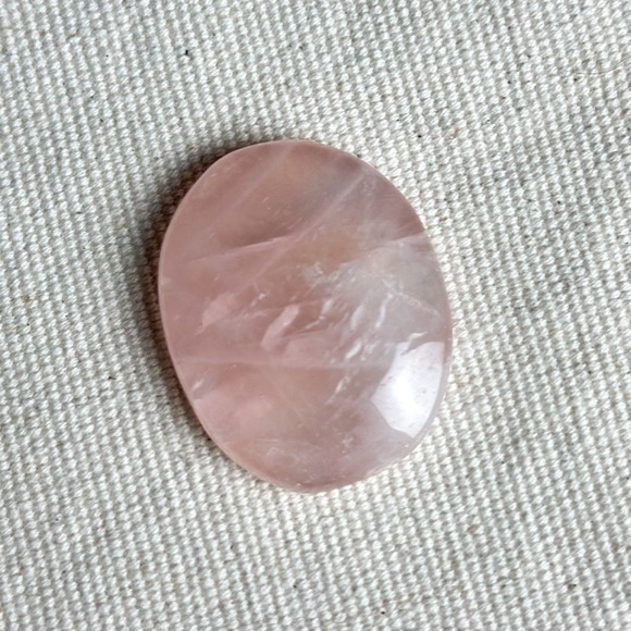 Rose quartz worry stone - Picture 2 of 4